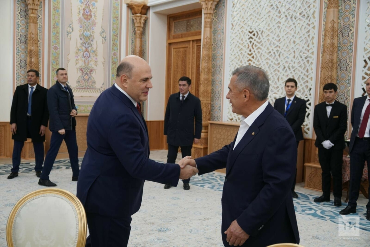 Минниханов прибыл в Самарканд для участия в российско-узбекском бизнес-форуме