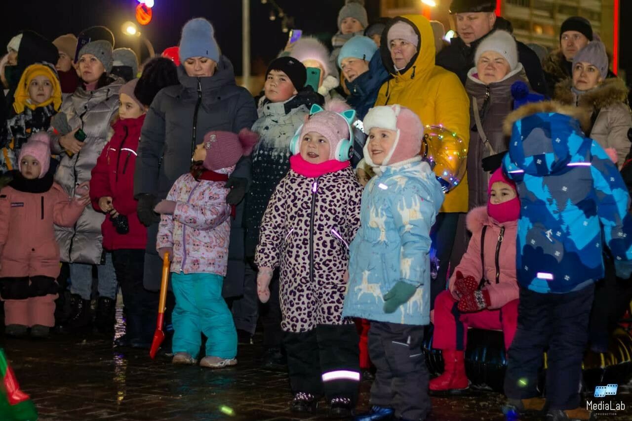 Еще две новогодние елки зажглись в Челнах