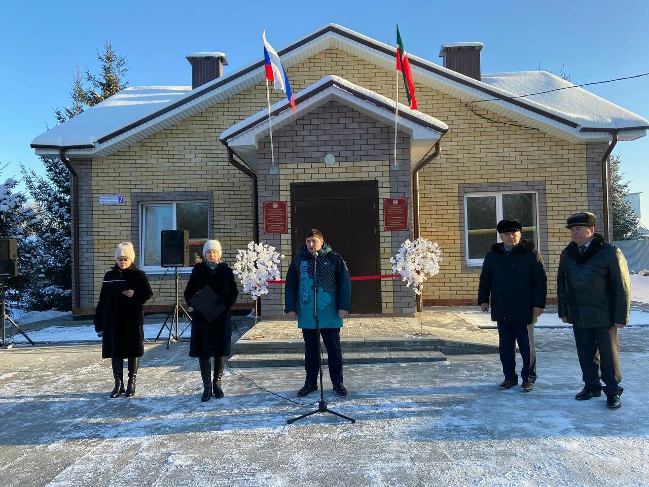 В деревне Менделеевского района открыли здание исполкома и сельский магазин