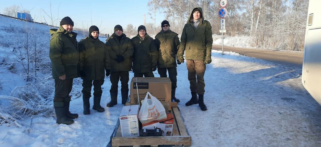 Мобилизованным менделеевцам передали бензопилу, генератор и колуны