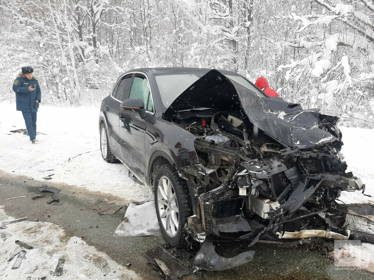 На видео попали первые секунды после смертельного ДТП в Татарстане, где погибли супруги