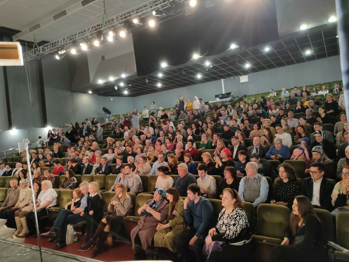 Мензелинский драмтеатр представил в Москве грустную комедию «Ситса туй»