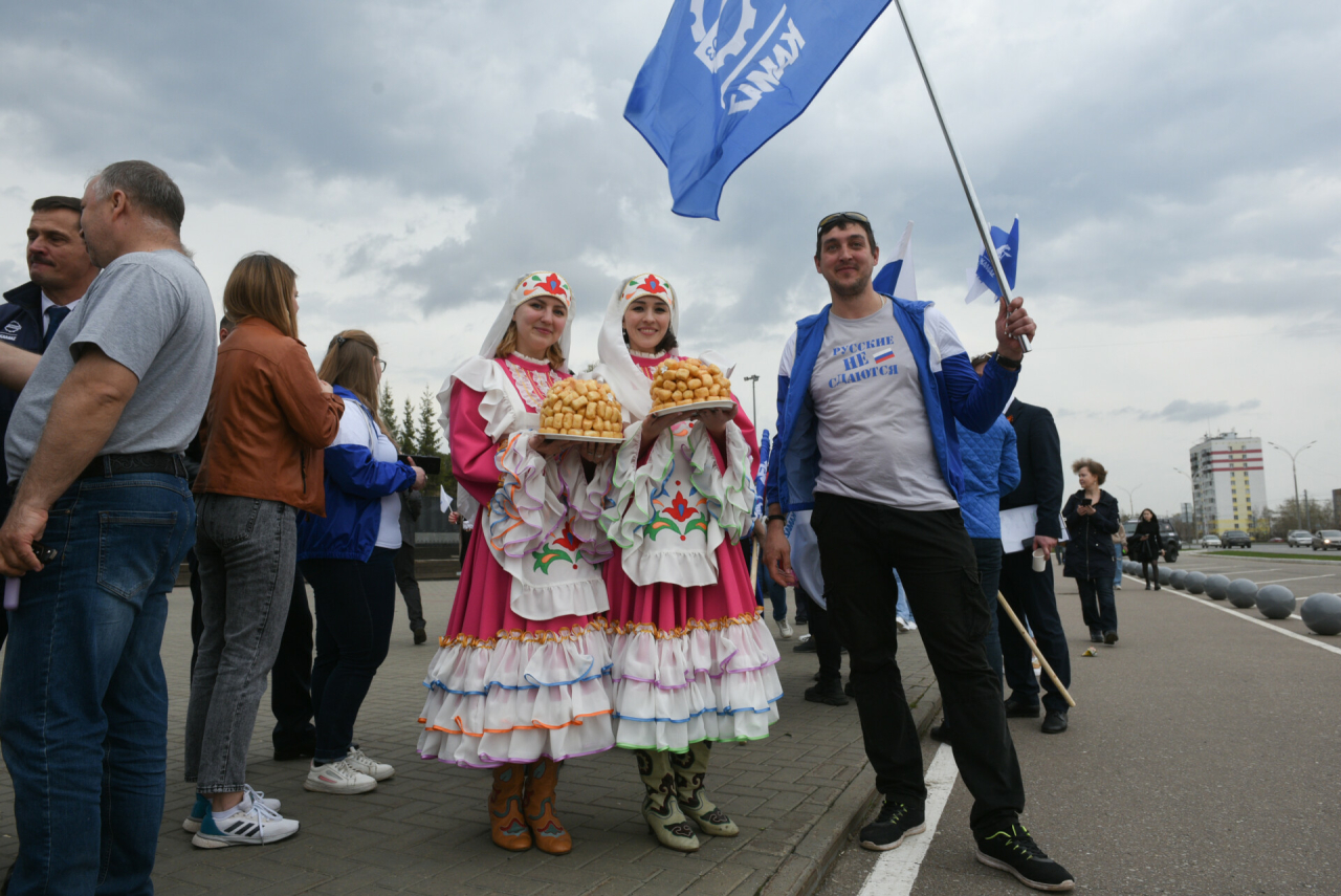 В Челнах состоялся первомайский автопробег «Zа мир без нацизма!»