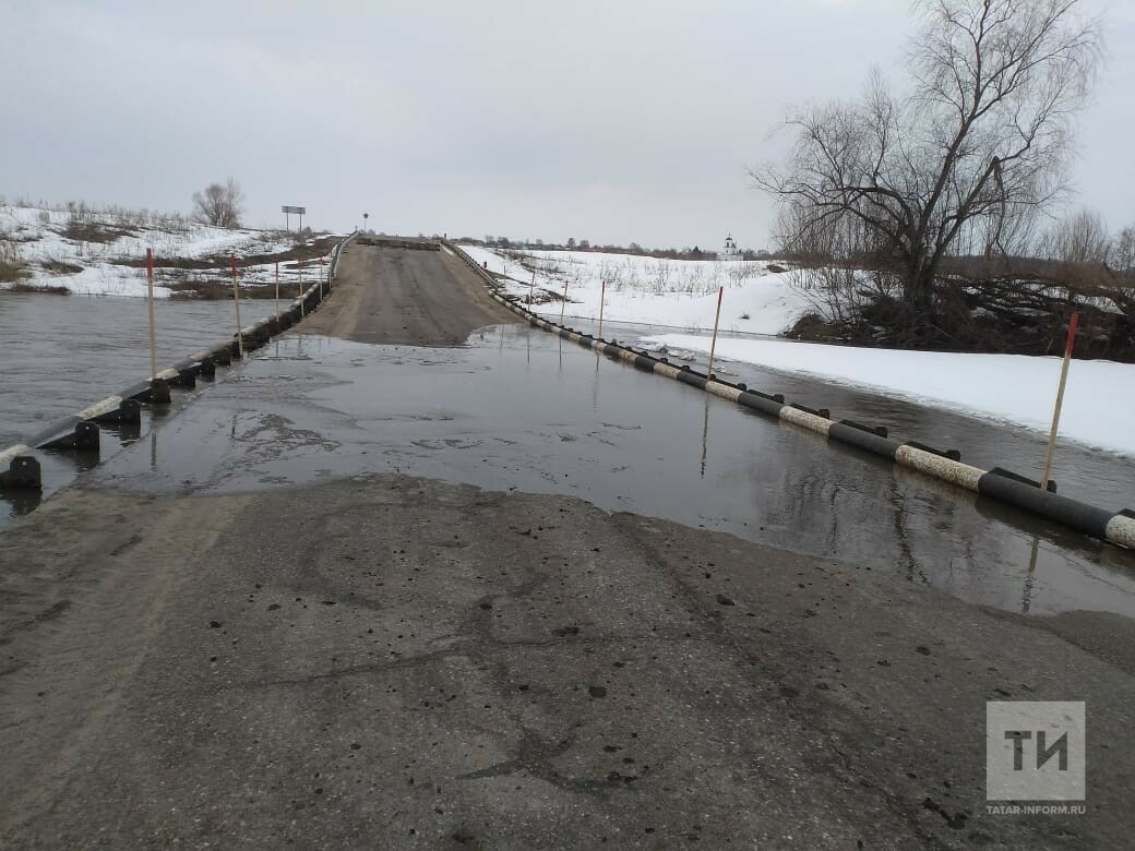 В Буинском районе паводковые воды подтопили два низководных моста