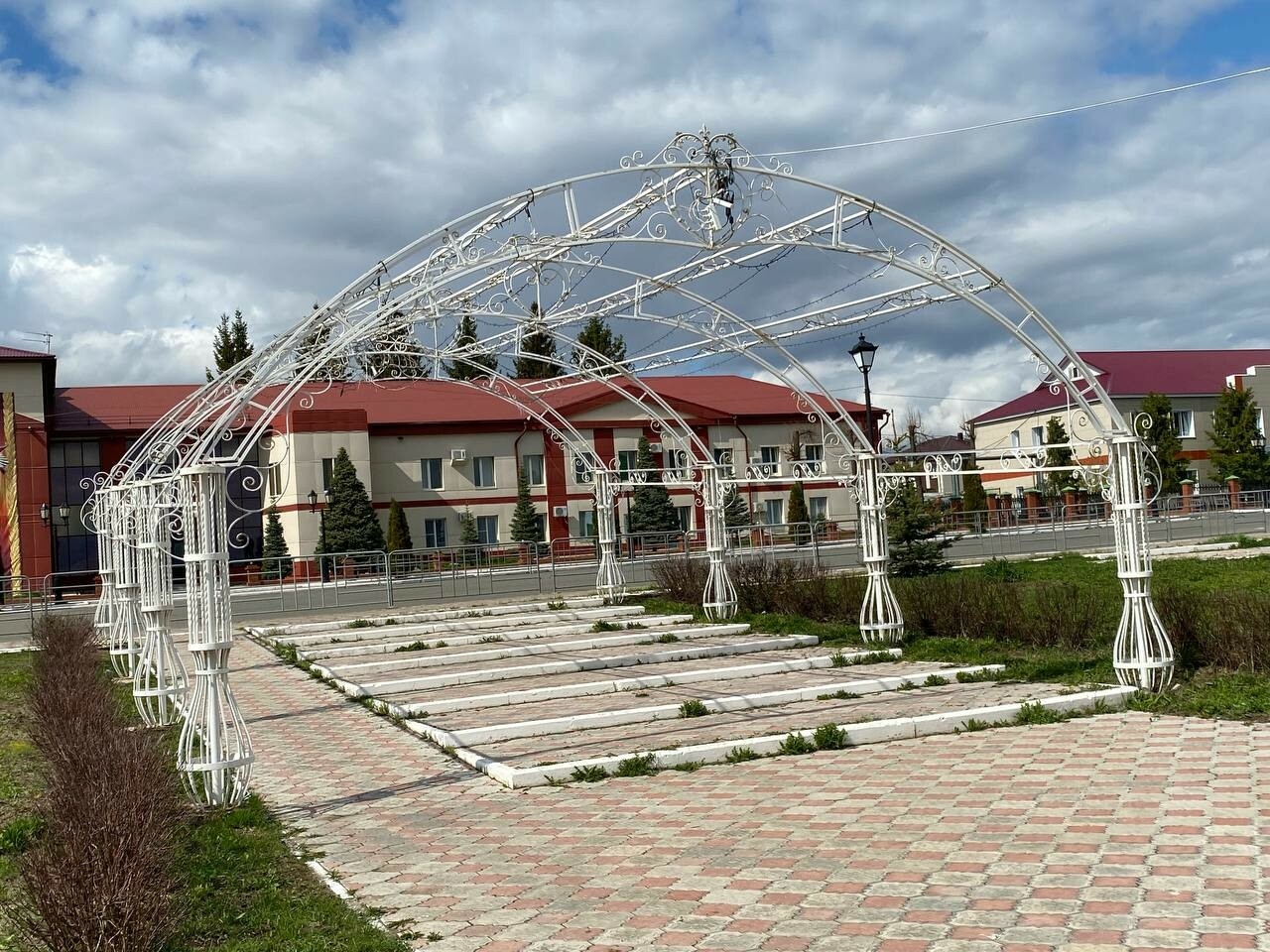 В обновленном парке Молодоженов в Пестрецах появятся светящиеся деревья и мобильная сцена