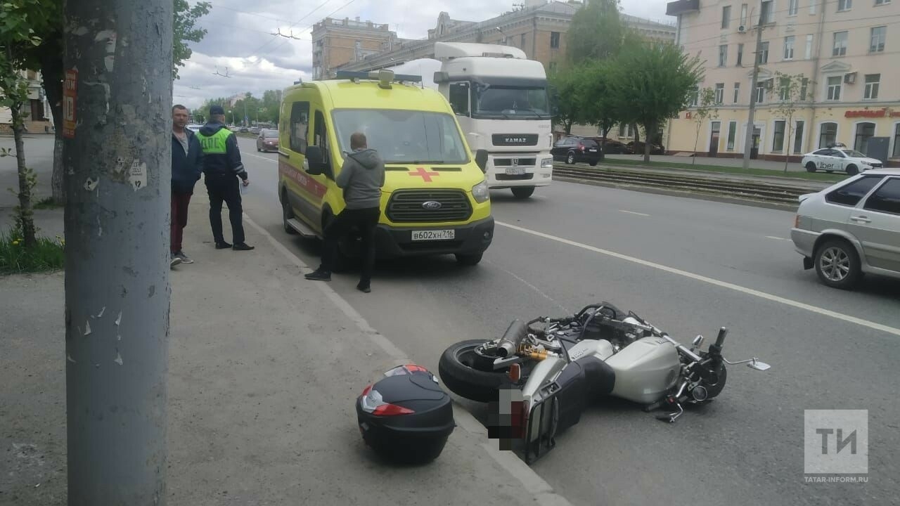 Байкер получил травмы в ДТП с внедорожником в Казани