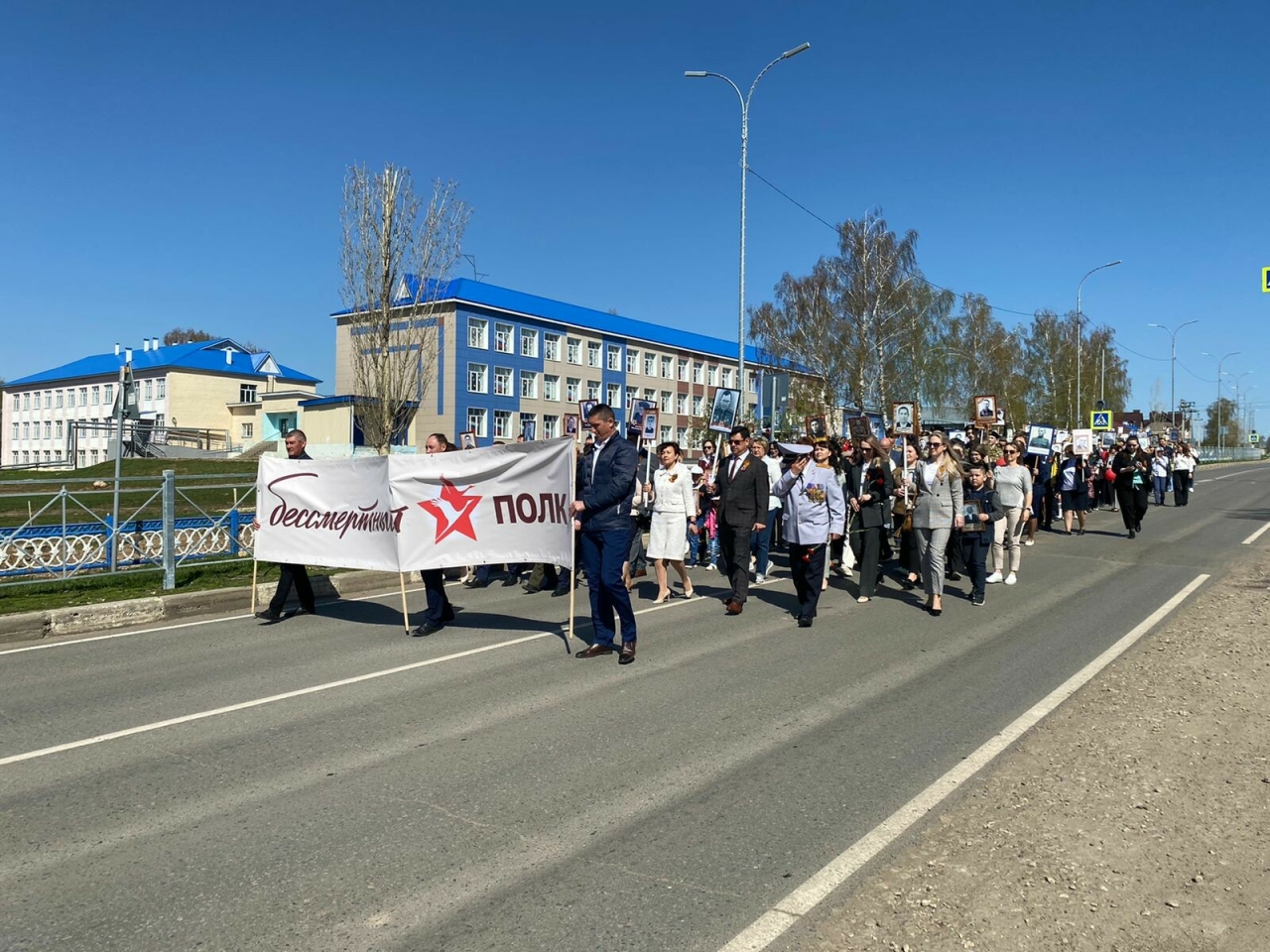 В «Бессмертном полку» в Пестрецах портреты своих прадедов пронесли 2,5 тыс. человек