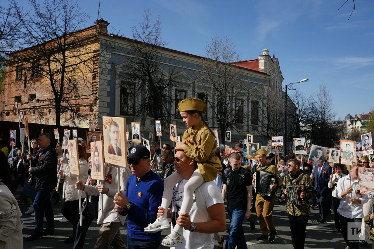 В Казани началось шествие «Бессмертного полка»