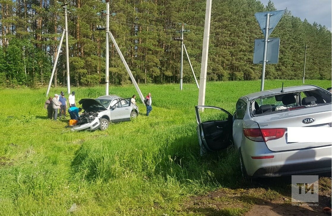 Ребенок погиб и шесть человек пострадали в страшной аварии на трассе в РТ