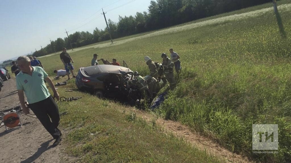 Ребенок погиб и четыре человека пострадали в ДТП с внедорожником на трассе в РТ