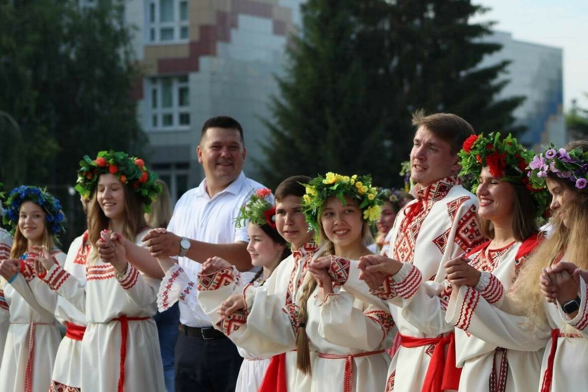 Двухтысячный хоровод, очищающий костер и гадания: как в Татарстане встречали Ивана Купалу