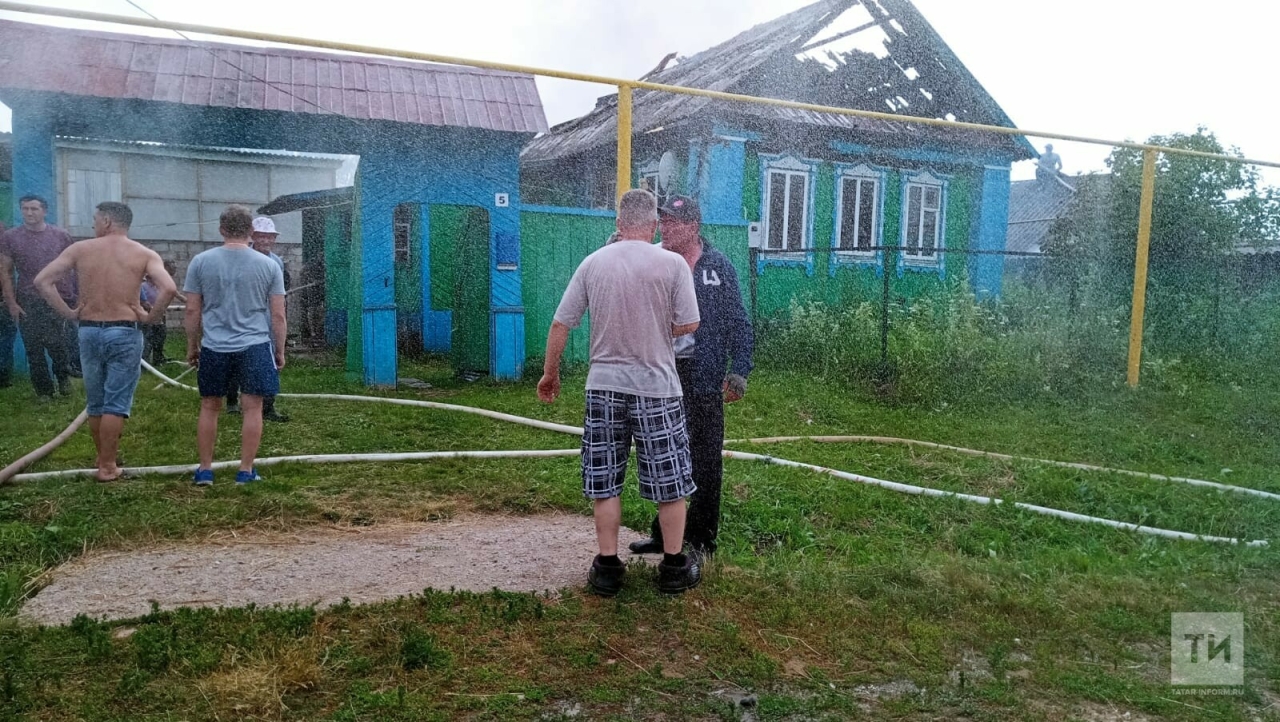 В РТ школьник услышал звук извещателя и вывел из горящего дома трех младших сестер