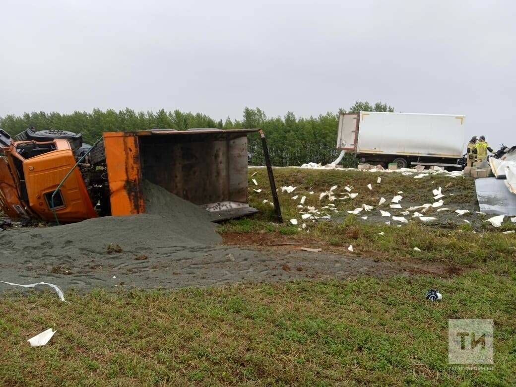 Водитель фургона получил тяжелые травмы в ДТП с самосвалом в РТ