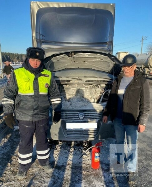 Автоинспекторы в РТ помогли водителю, у которого внезапно загорелся автомобиль