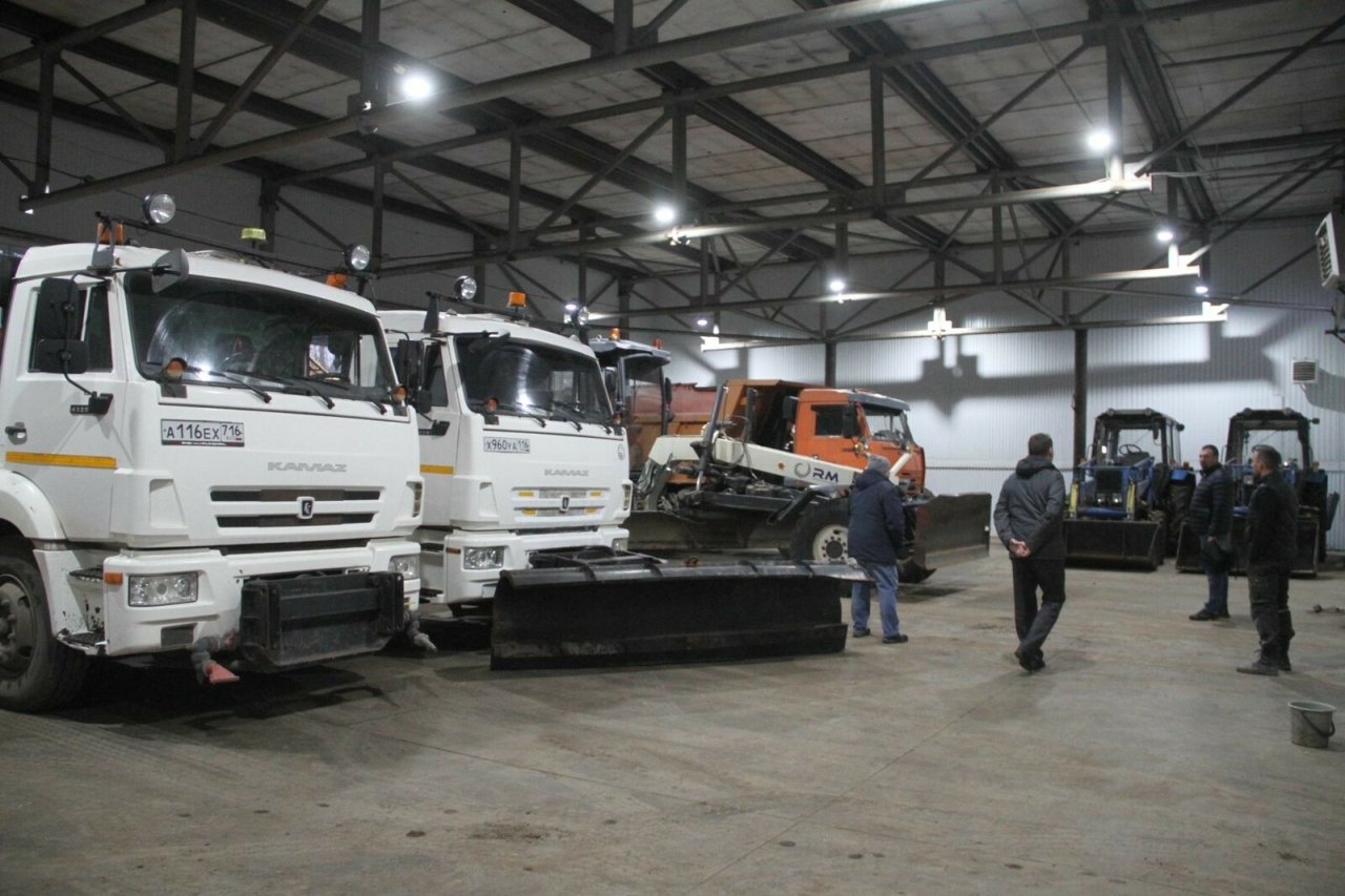 «Чтобы снег не стал неожиданностью»: дорожные службы Бугульмы перешли на зимний режим