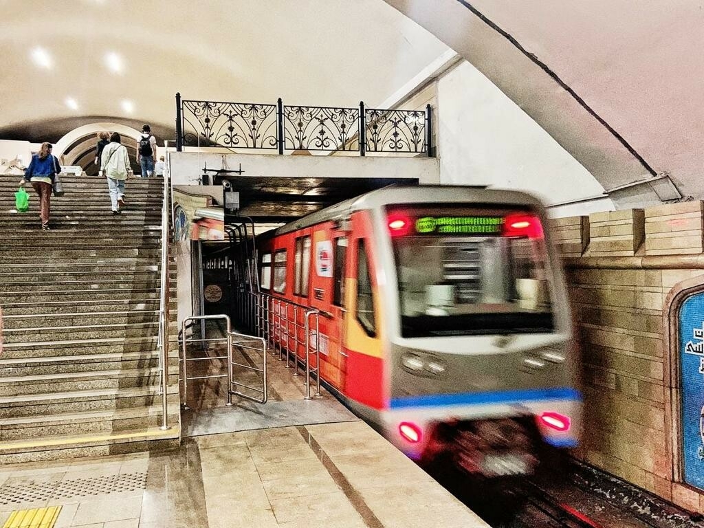 Названы самые трафиковые станции казанского метро