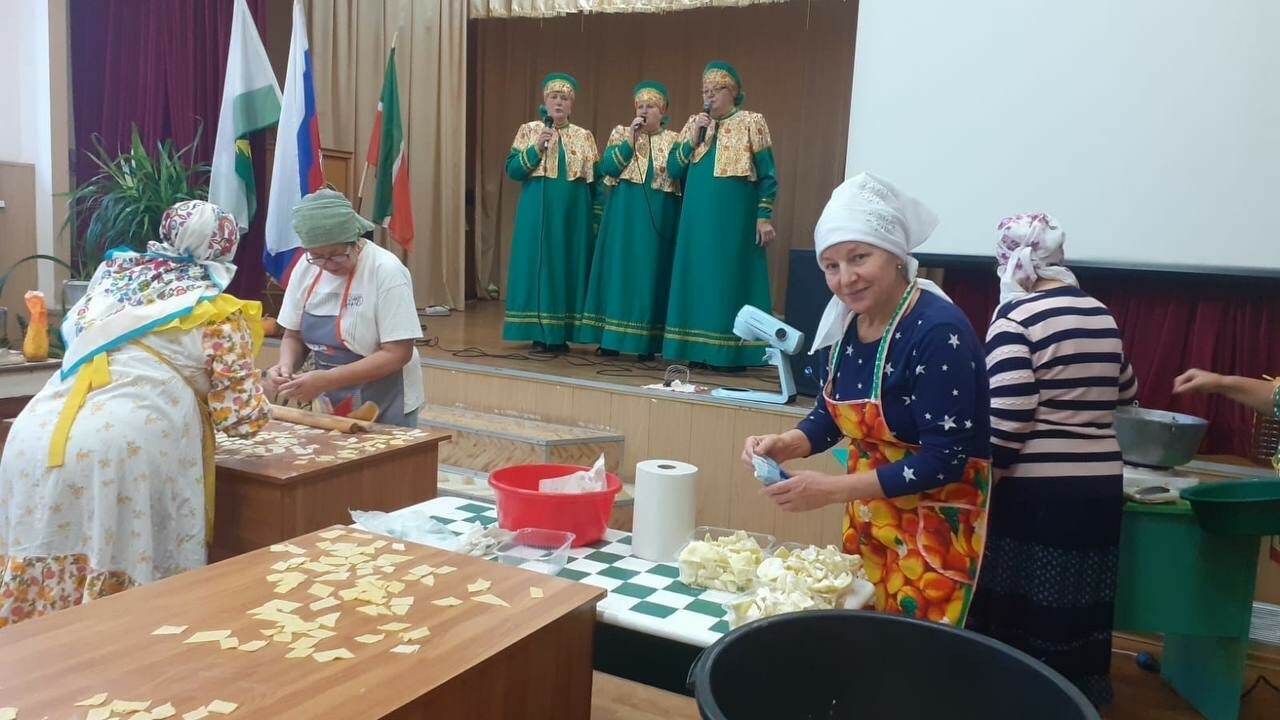 Жительницы Алексеевского района приготовили для бойцов СВО национальные угощения