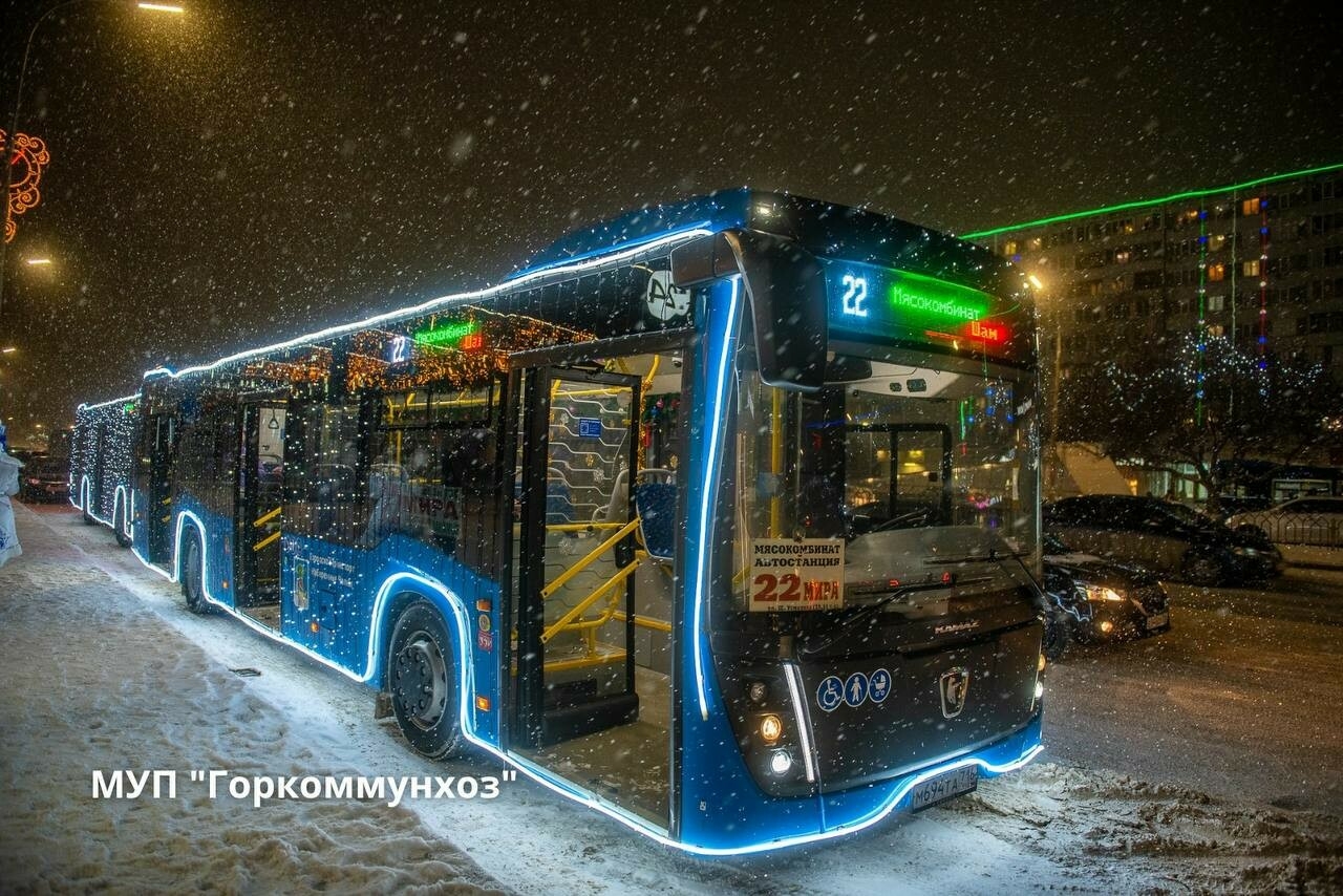 В Набережных Челнах на рейсы вышли «новогодние» автобусы