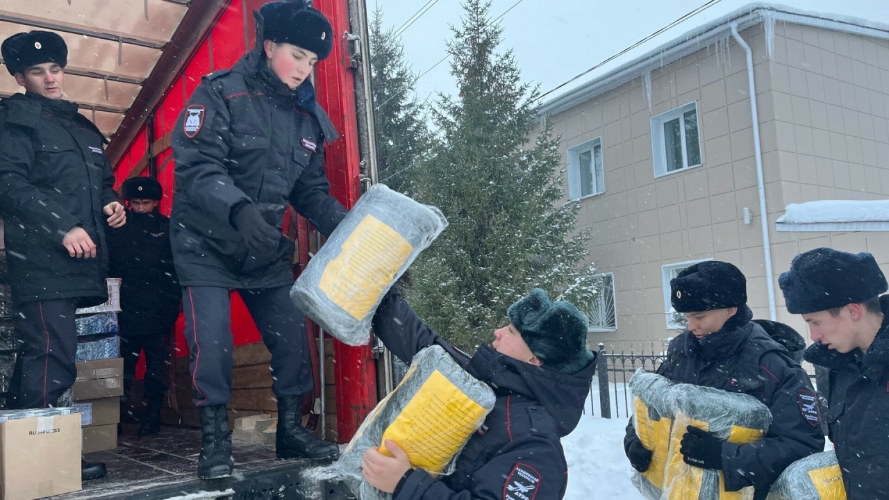 Полтонны копченой форели направили лаишевцы на День защитника в зону спецоперации