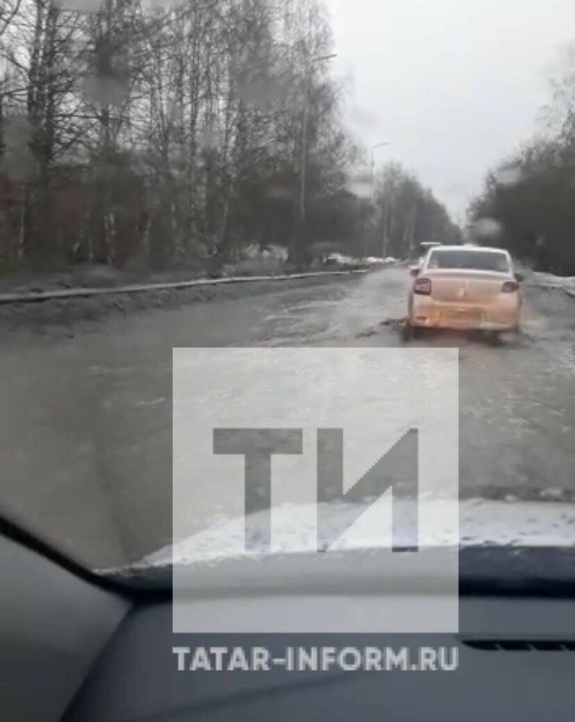 Из-за большой лужи на въезде в Казань образовалась гигантская пробка