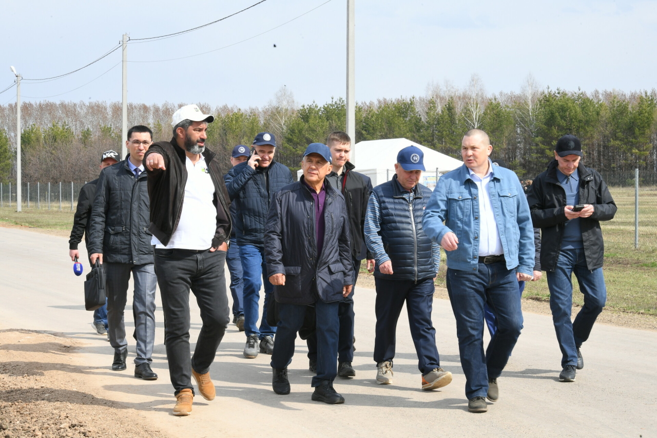 Минниханов оценил темпы весенне-полевых работ в Мамадышском районе