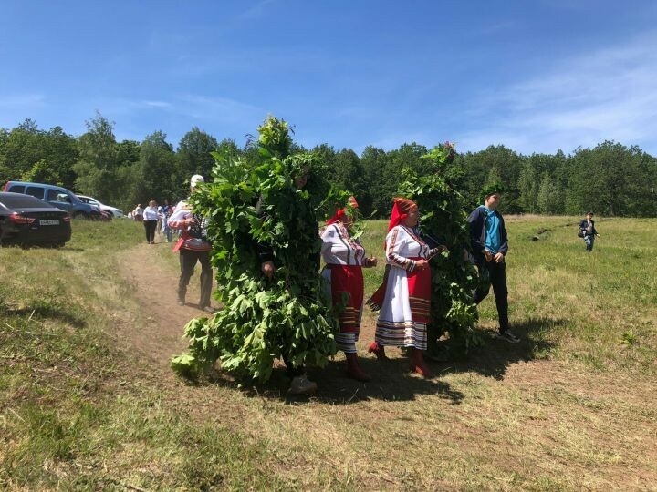 На мордовском празднике «Балтай» в Лениногорском районе «нарядили медведей»