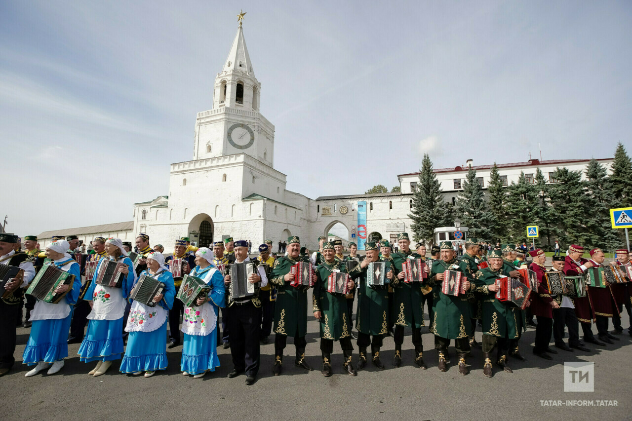 Парад «Играй, гармонь» в День республики возглавит певица Ильсия Бадретдинова