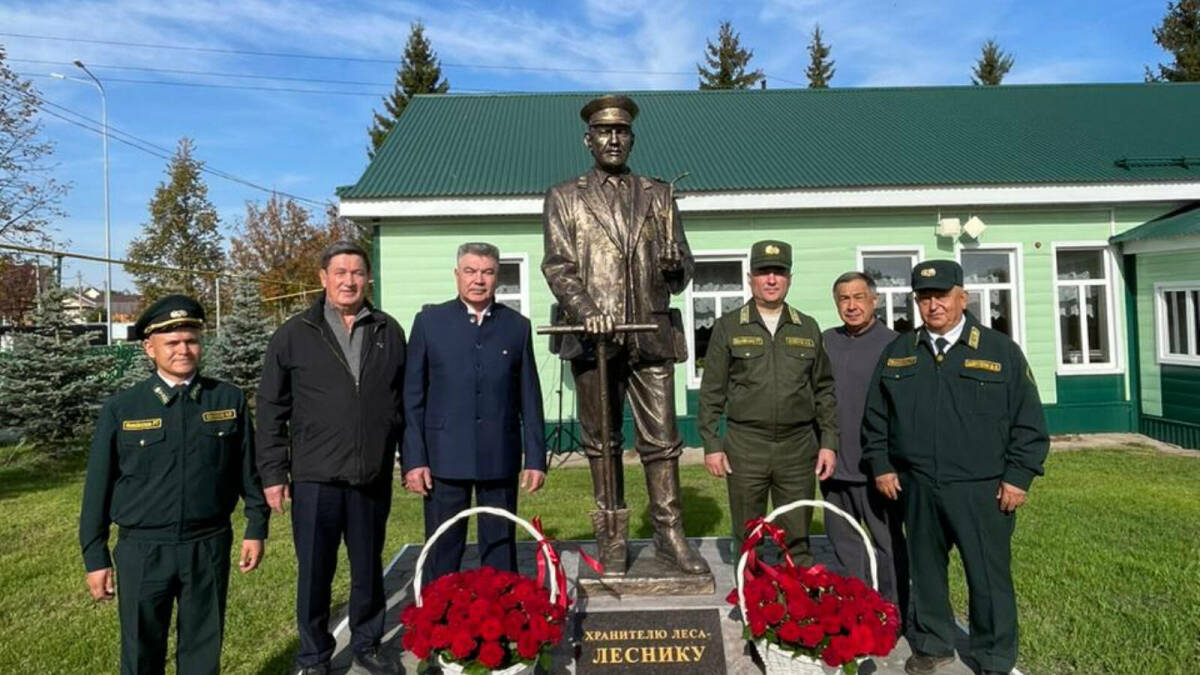 В Арском районе открыли первый в Татарстане памятник леснику