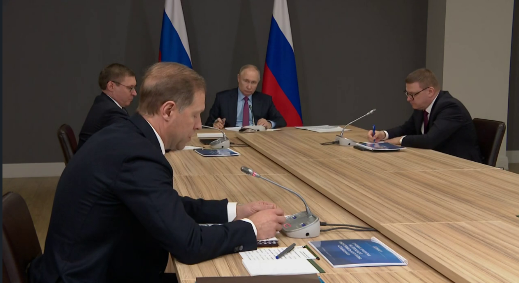 «Профессионализм, самоотдача»: Путин поблагодарил работников российской промышленности