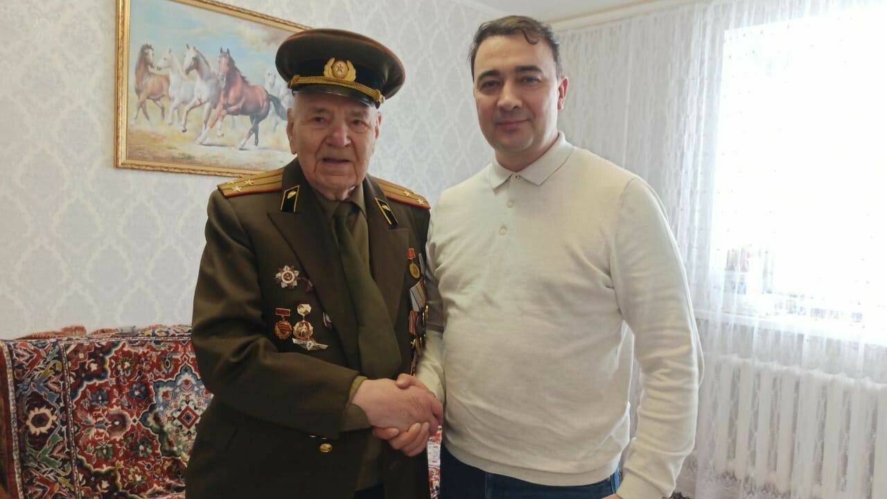 «Вы — наша гордость и богатство»: глава Буинска поздравил 104-летнего участника войны