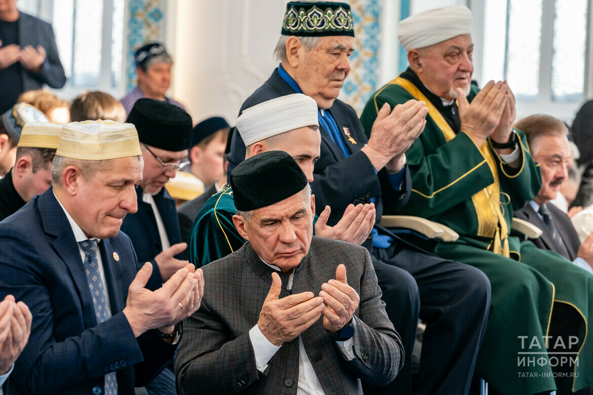 Минниханов и Шаймиев приняли участие в открытии мечети «Ак мәчет „Зәйнәб“» в Лаишево