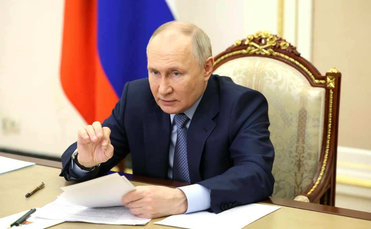 Путин поручил не допускать чрезмерного роста цен на авиабилеты