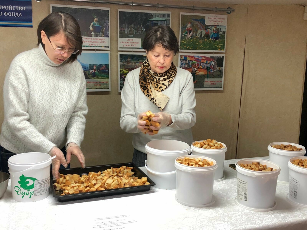 «Чтобы бойцам было вкусно»: волонтеры Челнов сушат сухарики по определенной методике