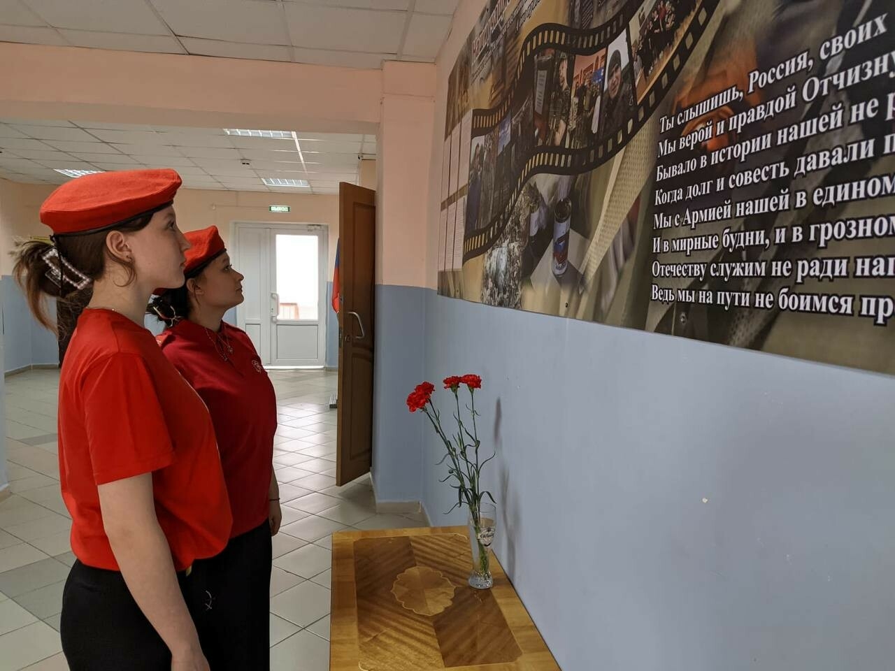 «Проявили честь не на словах, а на деле»: в Менделеевске открыли памятный стенд военным