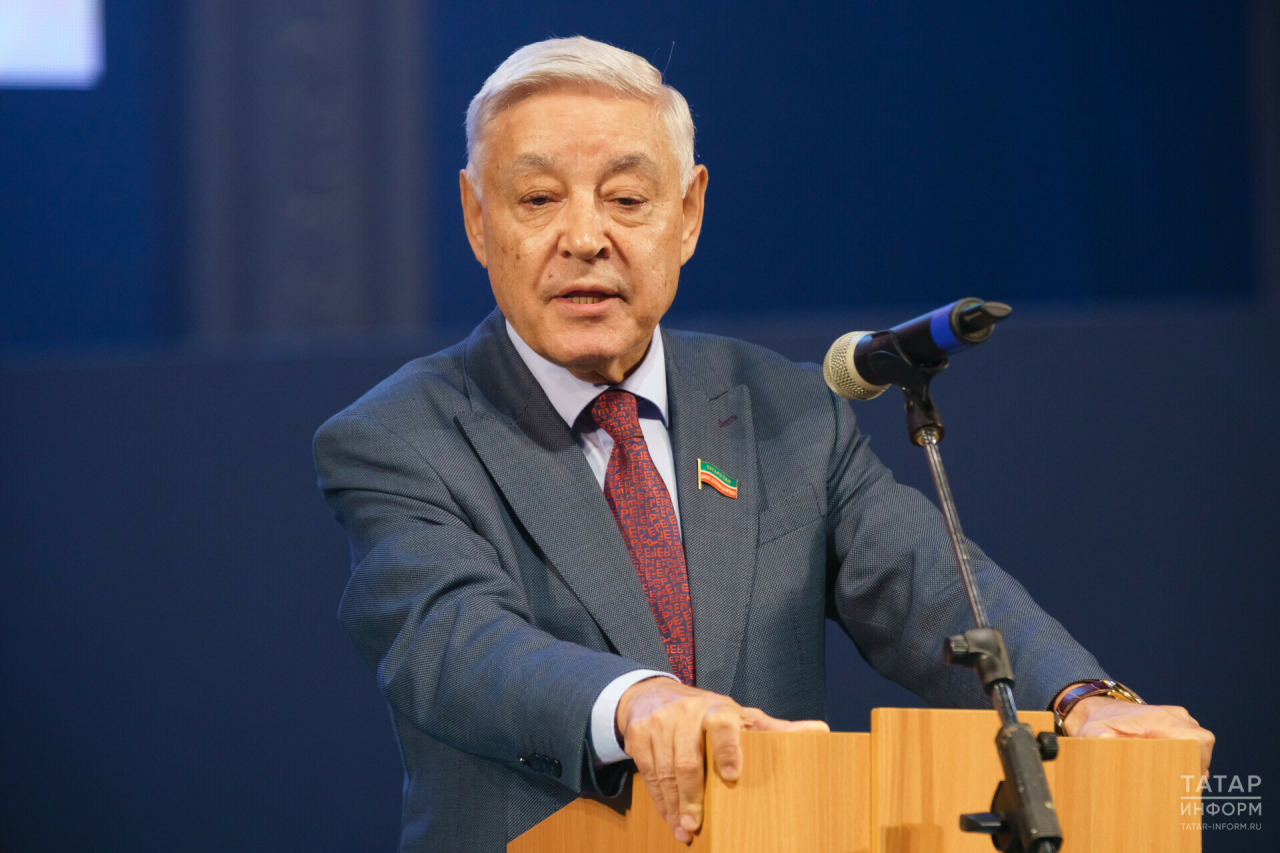 Председателю Госсовета Татарстана Фариду Мухаметшину исполняется 77 лет