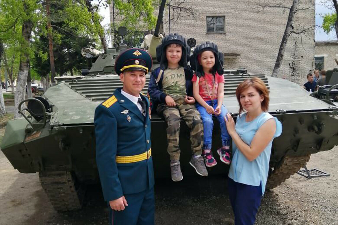 Жить без него больно, но я чувствую его поддержку: жена об офицере-танкисте из Татарстана