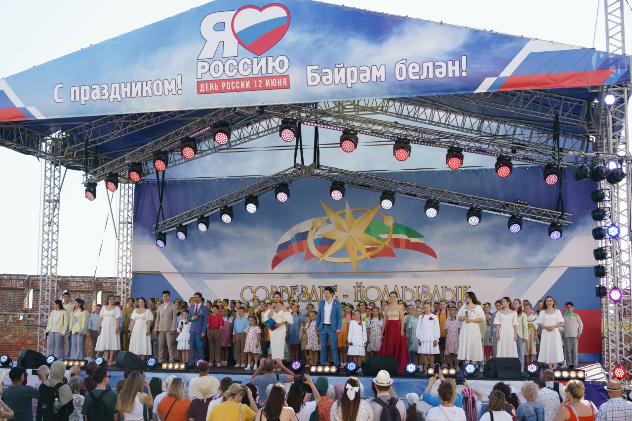 Концерт «Созвездия-Йолдызлык» в День России объединил артистов из 17 районов РТ