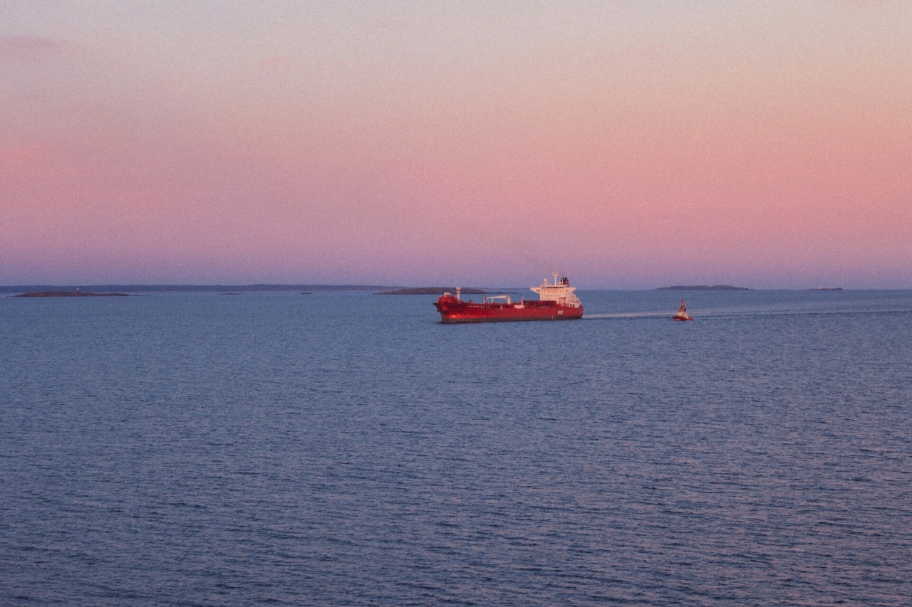 Reuters: Дания ищет способ ограничить проход по морю танкеров с нефтью из РФ
