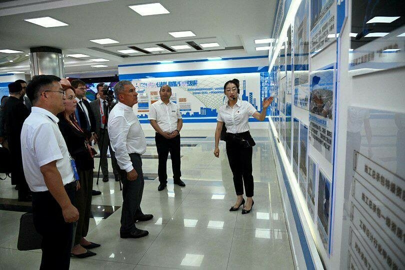 Минниханов посетил одну из крупнейших строительных компаний Китая