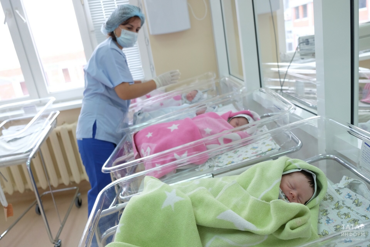 «Число многодетных выросло вдвое»: какие выплаты положены семьям с детьми в Татарстане