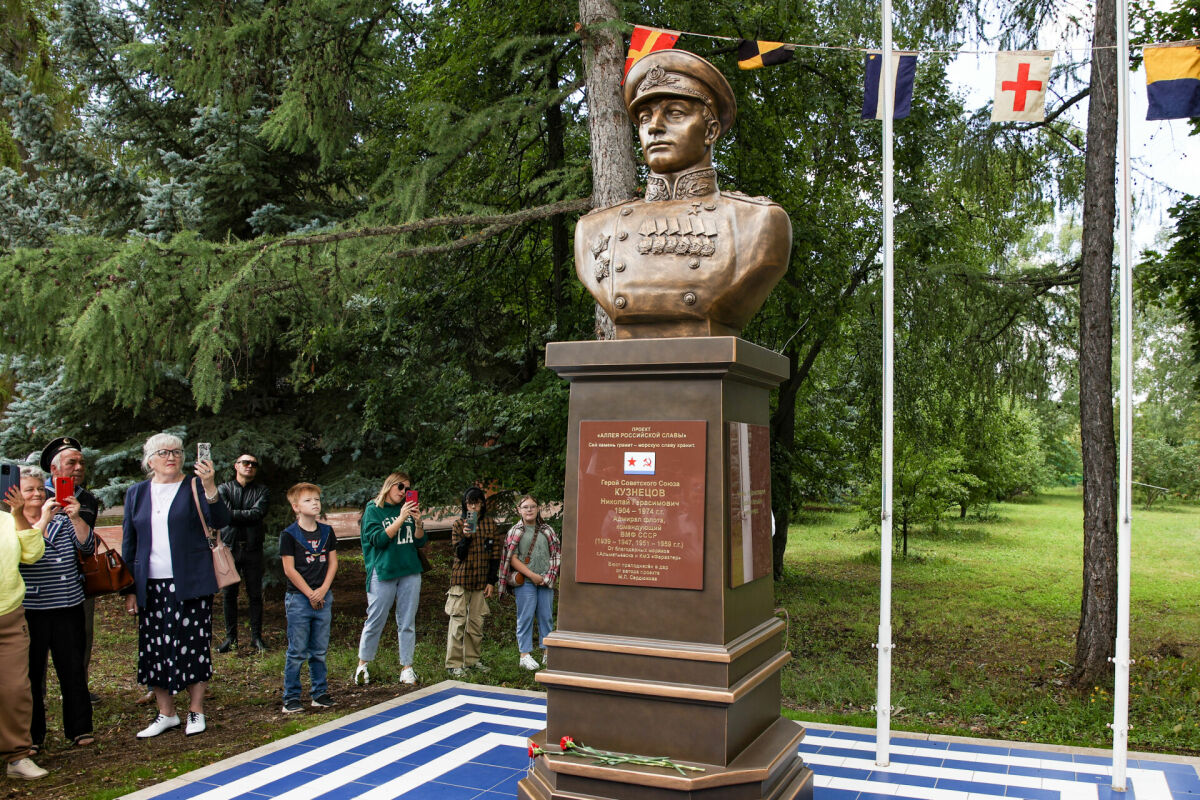 В Альметьевске открыли бюст Героя Советского Союза Николая Кузнецова