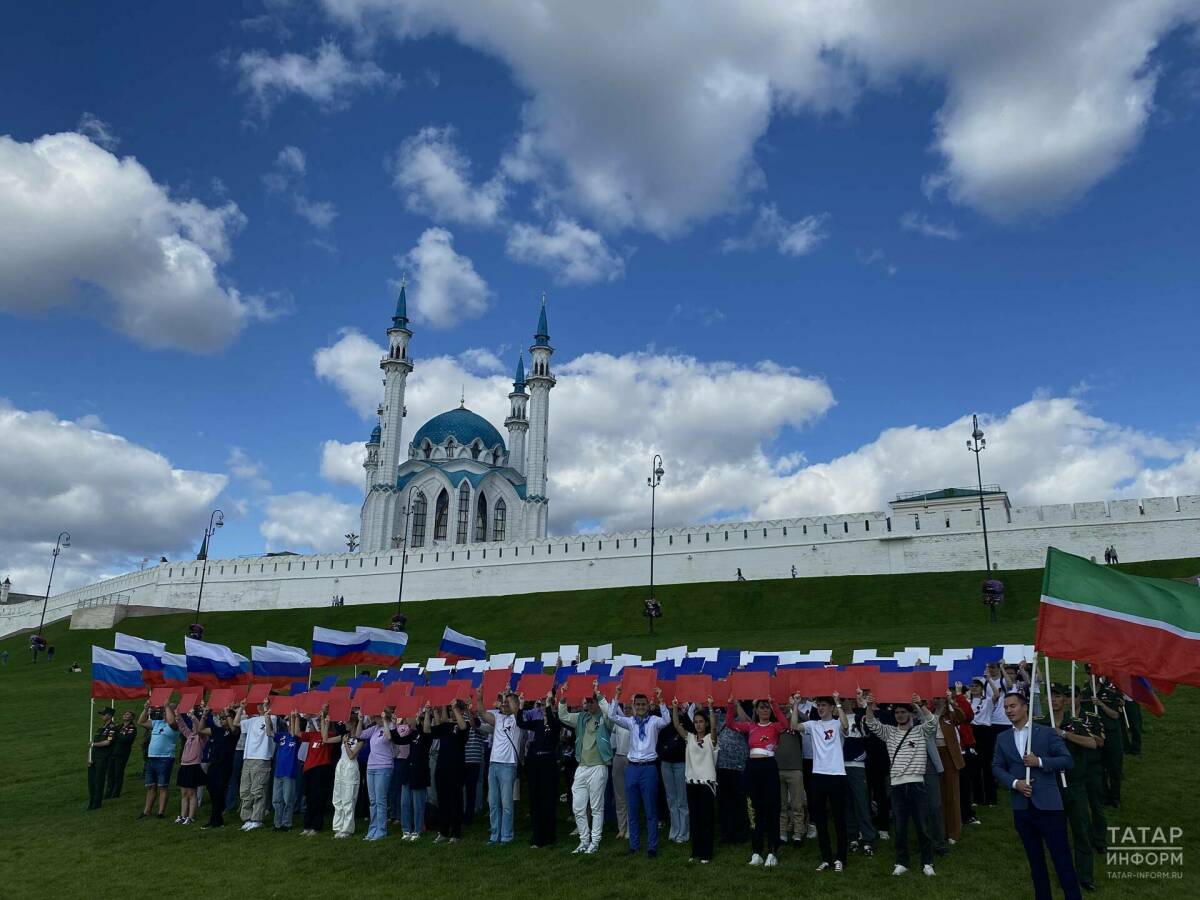 Молодежь Татарстана приняла участие в акции «Живой флаг»