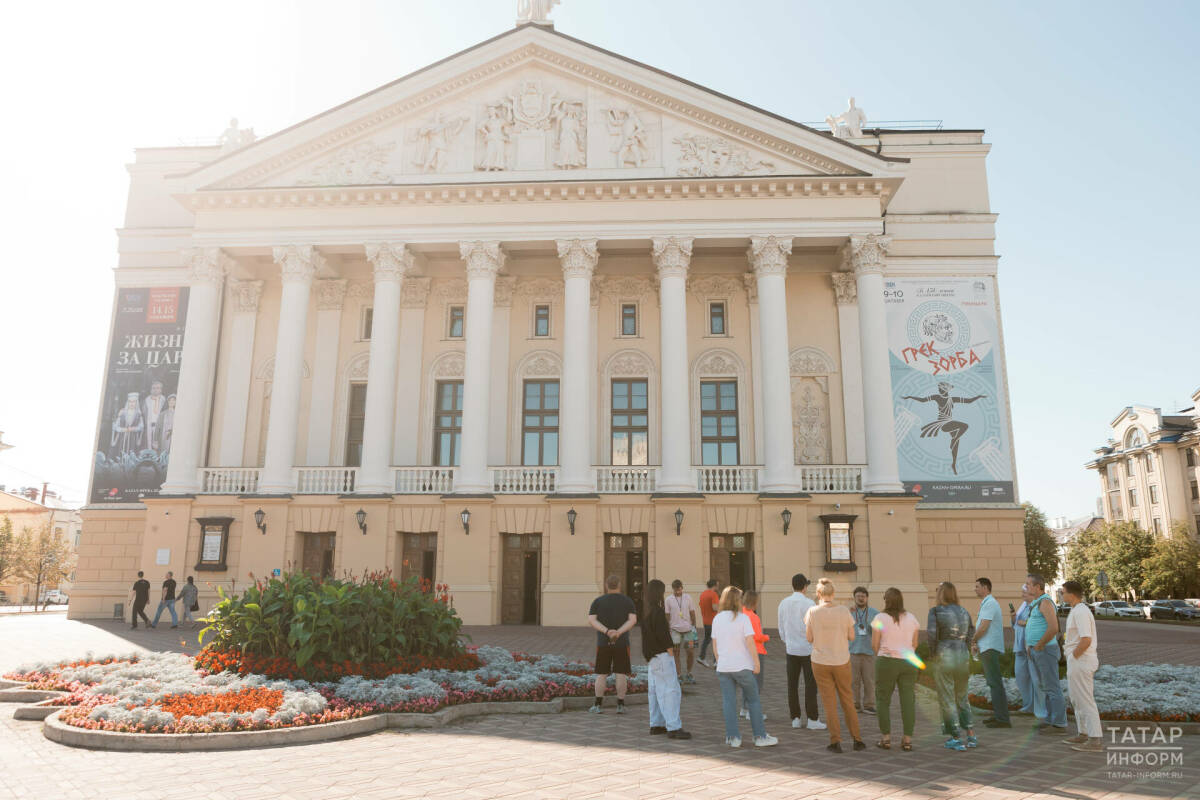 От шаляпинских мест до расписных труб КОСа: артисты Театра Наций прогулялись по Казани